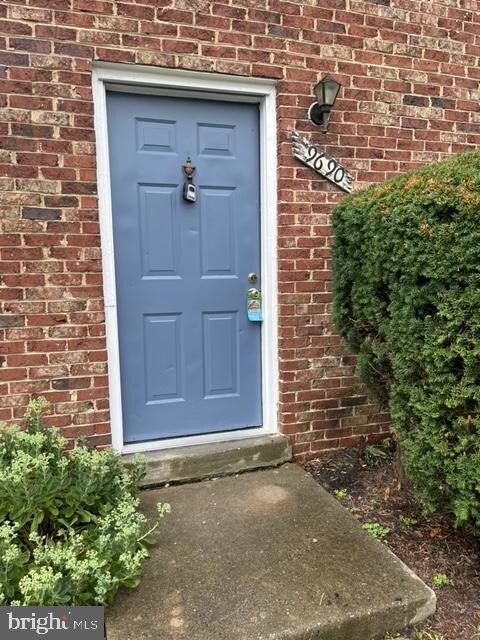 9690 Hagel Cir, Lorton, VA 22079 - photo 2