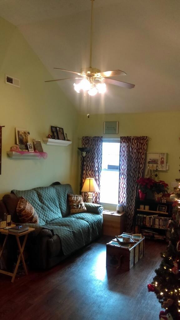 310 Cottonwood Dr, Shelbyville, TN 37160 - photo 7