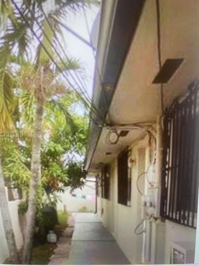 10805 SW 4th St unit 4, Miami, FL 33174 - photo 2