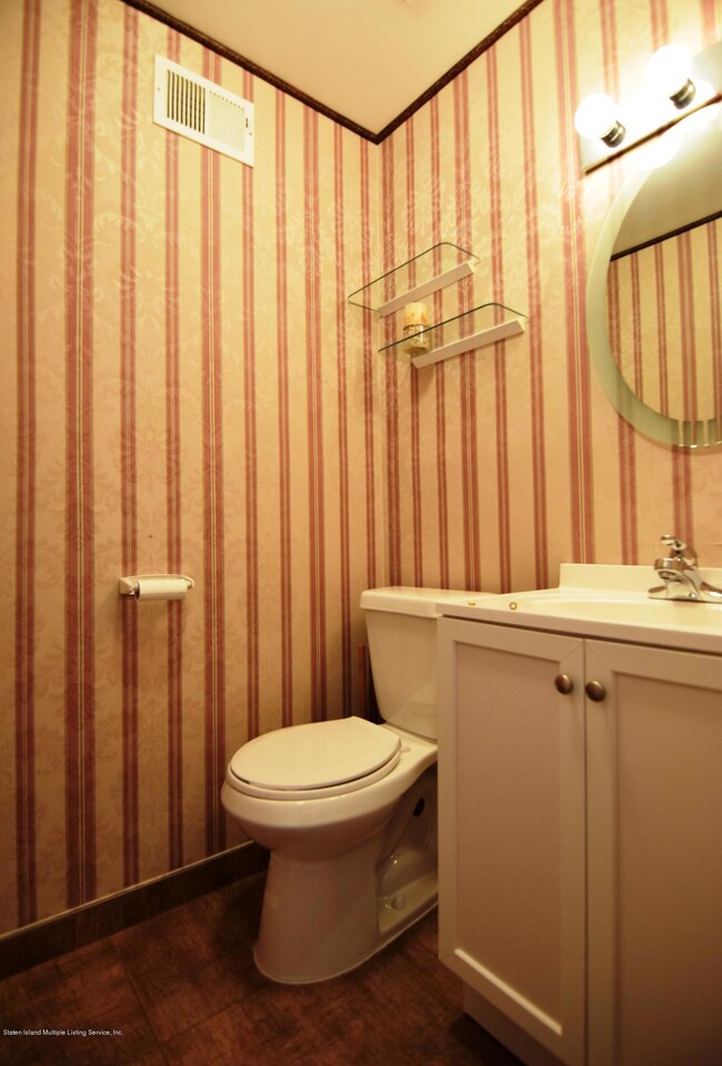 20 Meadow Ln, Staten Island, NY 10306 - photo 7