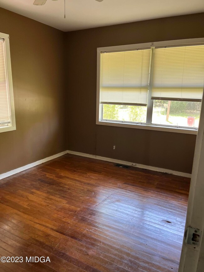 2447 Rosen Ave - bedroom 2