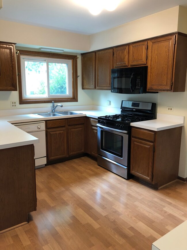 1272 Old Mill Ct, Naperville, IL 60564 - photo 4