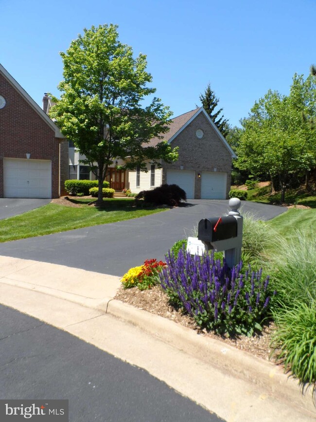 3700 Millpond Ct, Fairfax, VA 22033 - photo 2