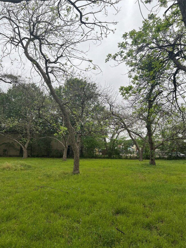 5614 Creekmont Dr, Houston, TX 77091 - photo 3