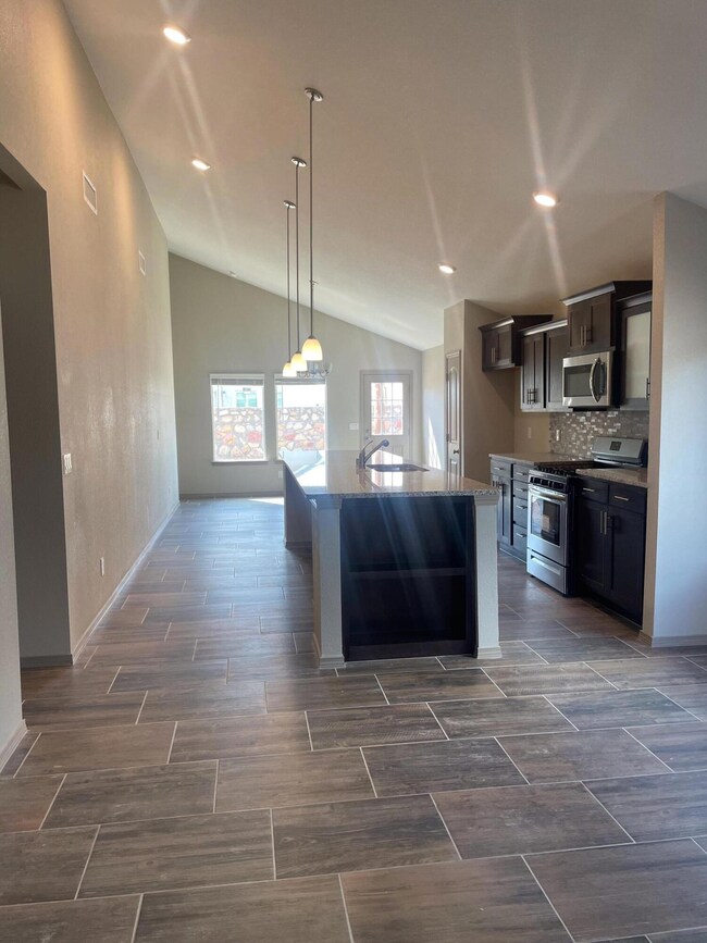 333 Samuel Vista St, Horizon City, TX 79928 - photo 6