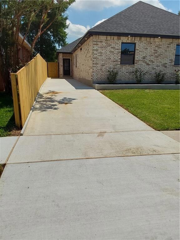 LONG DRIVEWAY, GATE LOCKS & OPENS TO BACKYARD