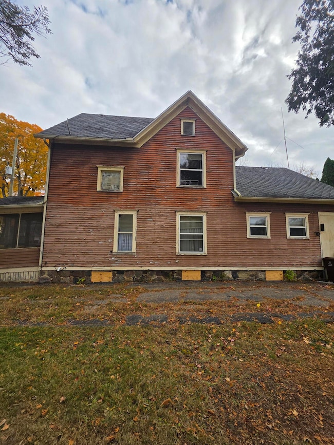 113 W Walnut St, Albion, MI 49224 - photo 2