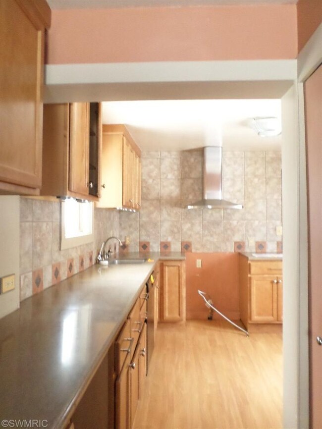 110 Locust St E, Three Oaks, MI 49128 - photo 3