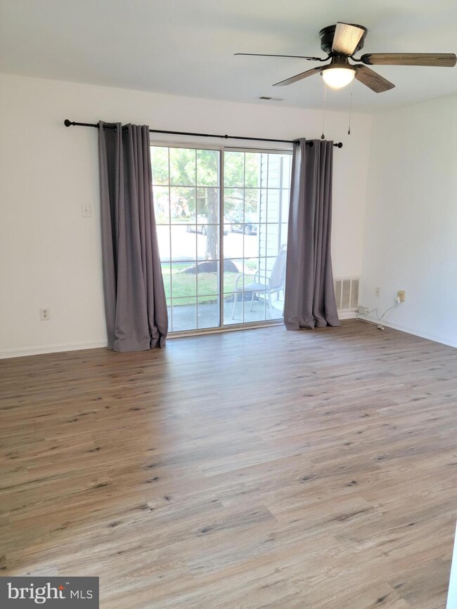 1403 Hawthorne Ct unit 1403, Sewell, NJ 08080 - photo 2