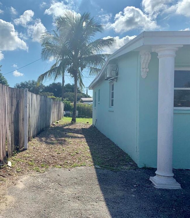 1930 Kudza Rd, West Palm Beach, FL 33415 - photo 4