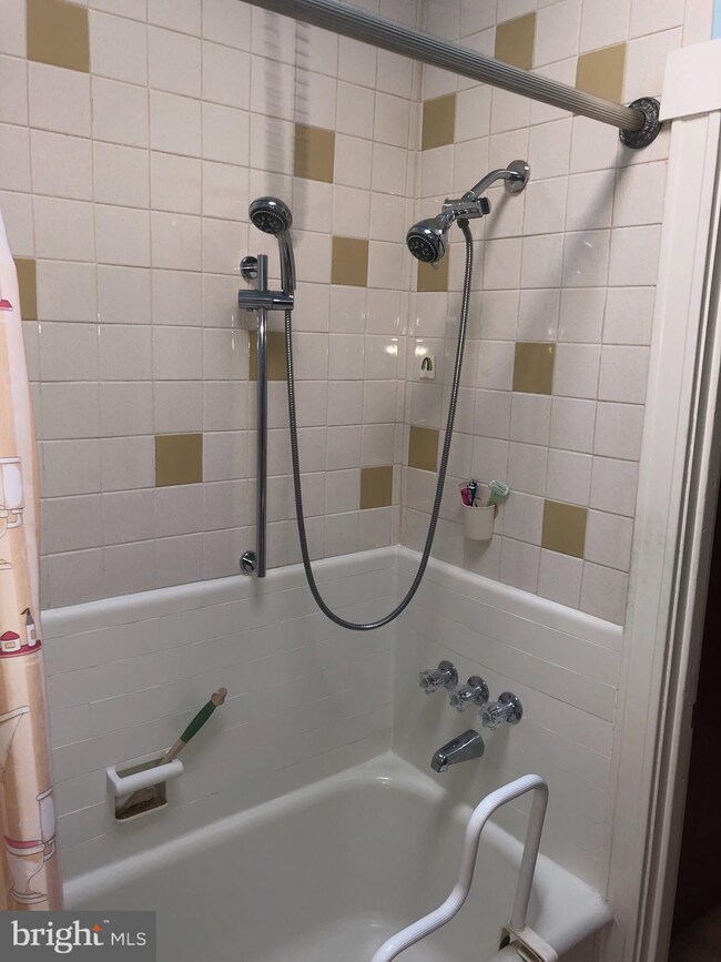 2818 Gillingham St, Philadelphia, PA 19137 - photo 6