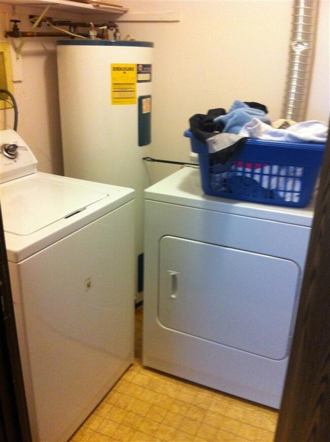 5208 Belclare Rd, Cincinnati, OH 45247 - photo 5