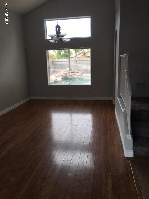 LIVING ROOM/DINING