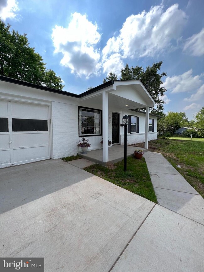 509 W Nettle Tree Rd, Sterling, VA 20164 - photo 5