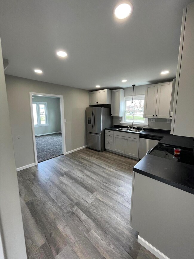 201 Jackson St, Wapakoneta, OH 45895 - photo 7