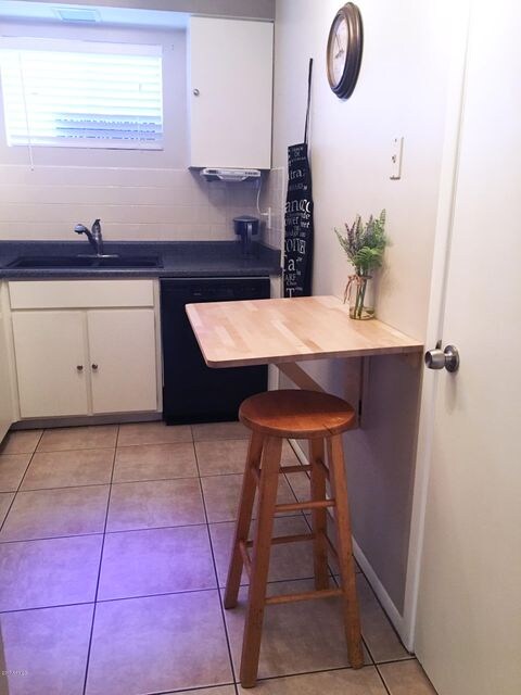 Flip-up table