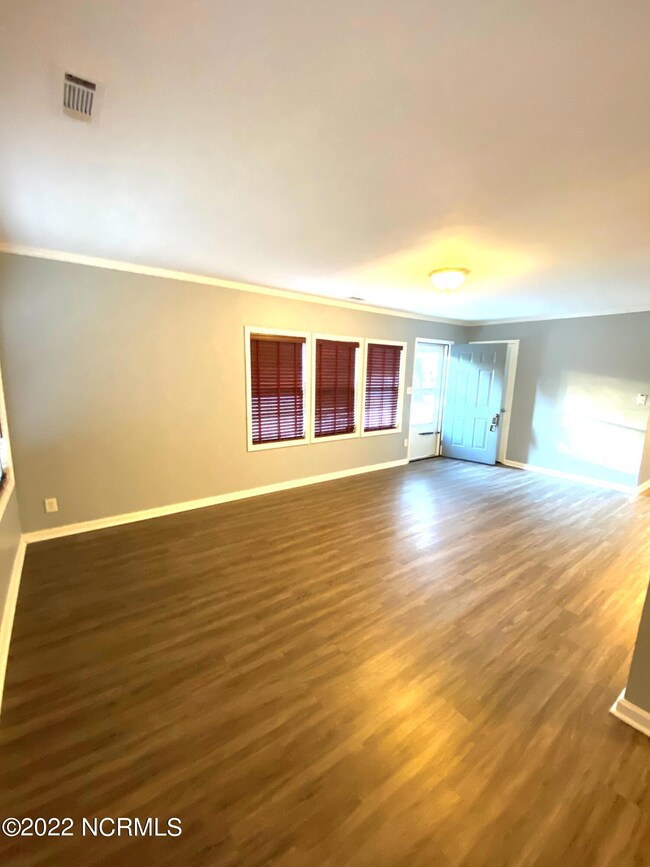 400 Country Club Rd, Jacksonville, NC 28546 - photo 6