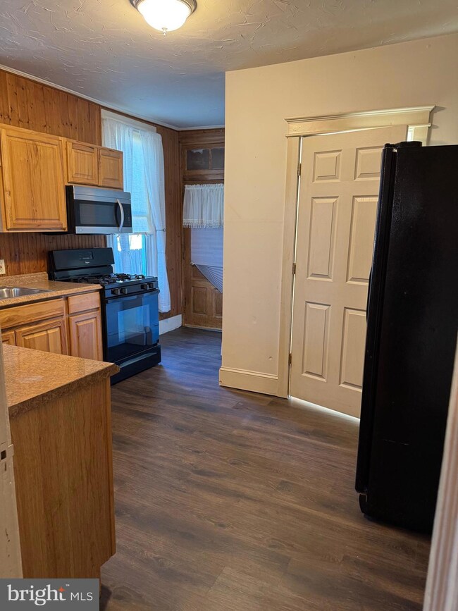 64 W Main St unit 1, Dallastown, PA 17313 - photo 3