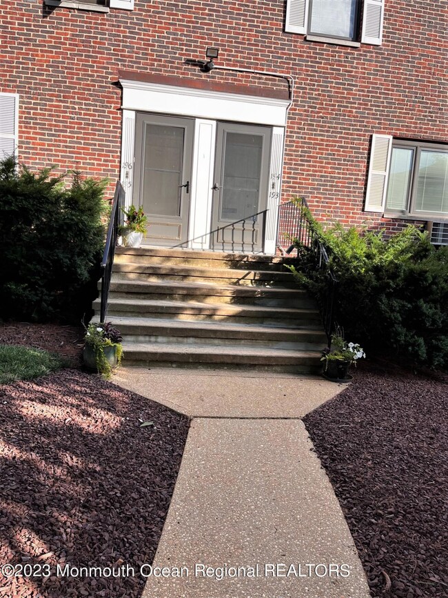 193 Manor E, Red Bank, NJ 07701 - photo 3