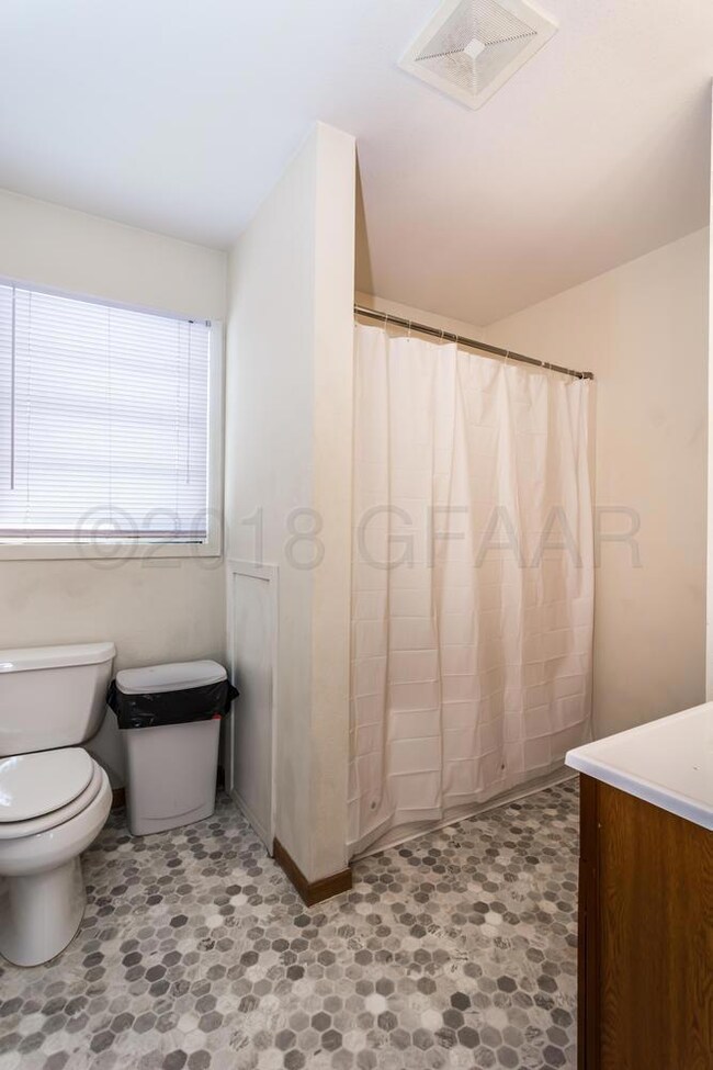1701 N Front St Crookston MN-large-004-1