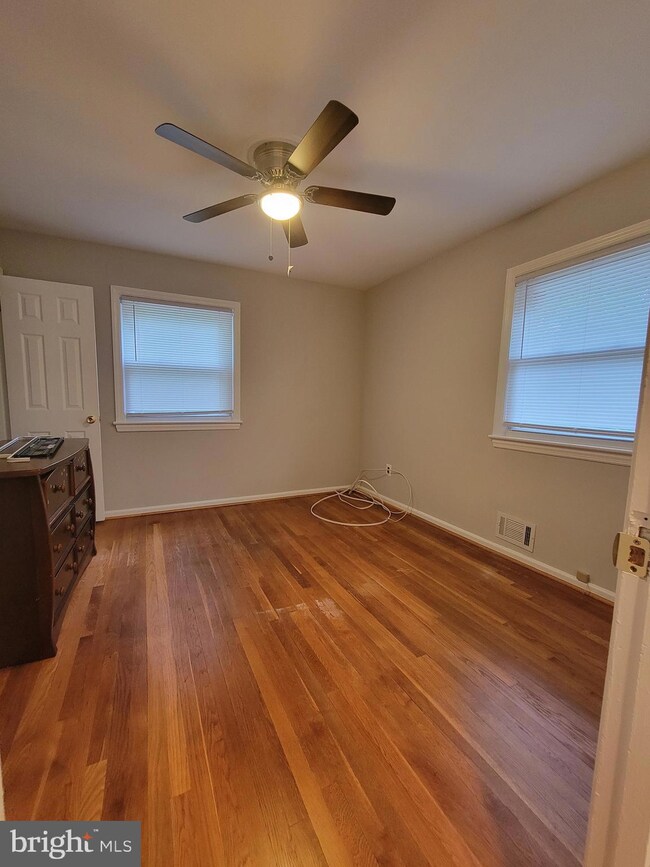 6105 87th Ave, New Carrollton, MD 20784 - photo 7