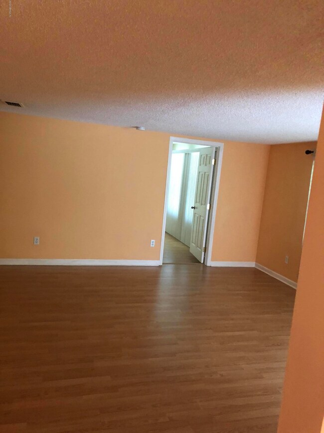 5122 Delphin Ln, Jacksonville, FL 32244 - photo 6