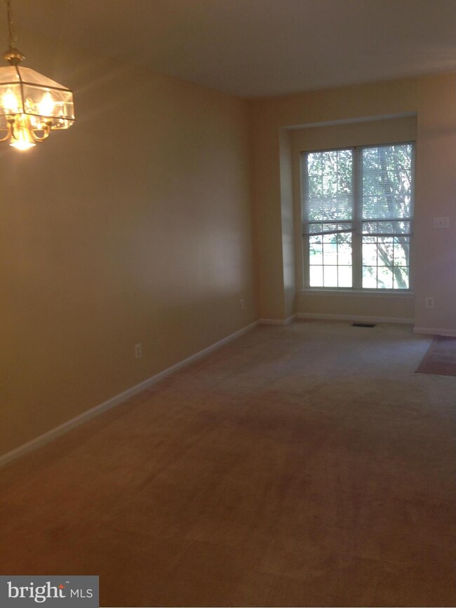 4152 Ashmere Cir, Dumfries, VA 22025 - photo 4