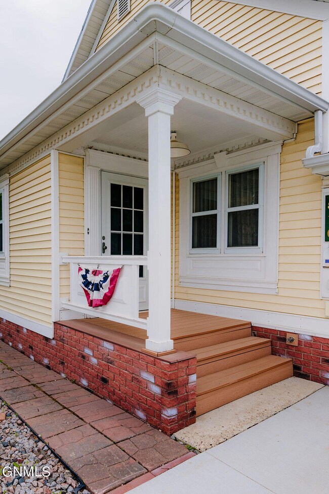 510 4th St SE, Jamestown, ND 58401 - photo 3