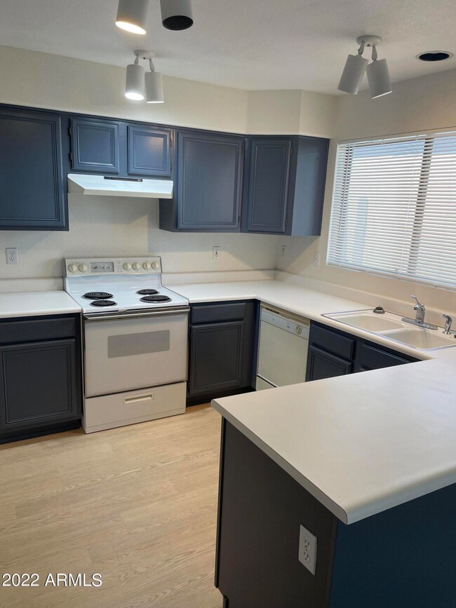 741 E Rosemonte Dr, Phoenix, AZ 85024 - photo 5