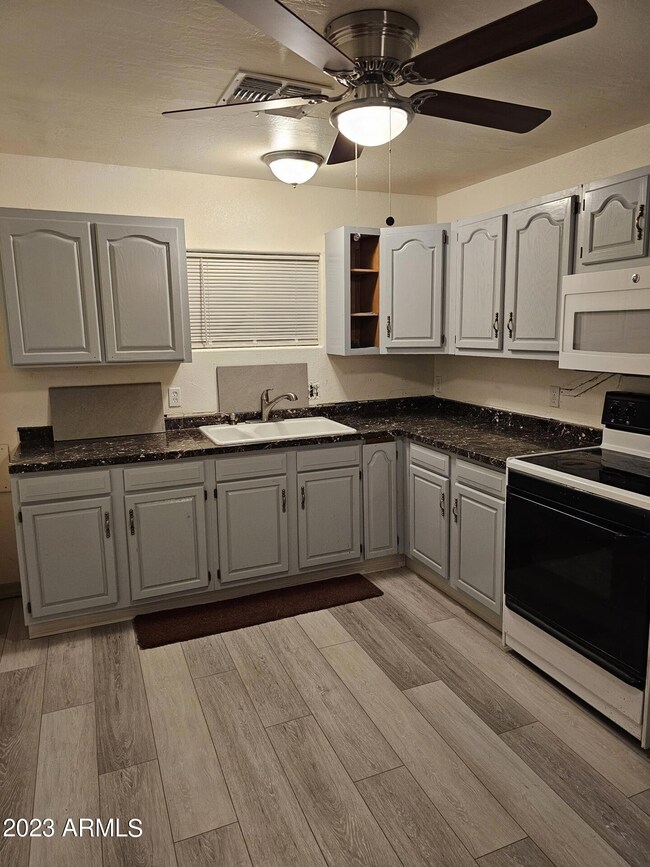 126 N Stapley Dr, Mesa, AZ 85203 - photo 2