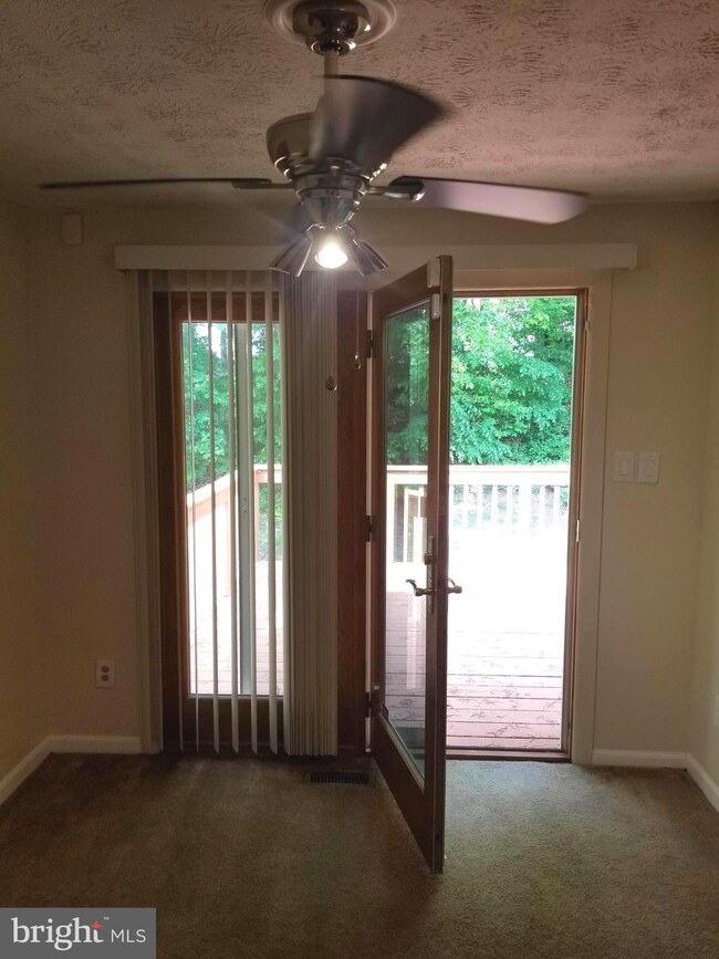 10 Horse Chestnut Ct, Essex, MD 21221 - photo 7