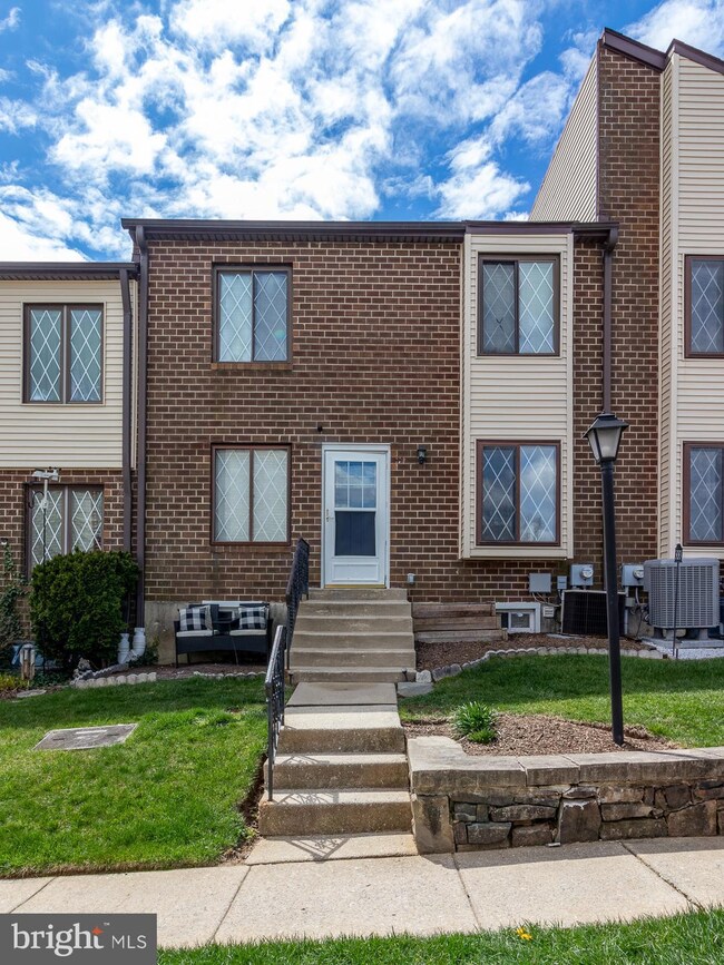 Altemus Farms unit 17, Brookhaven, PA 19015 - photo 2