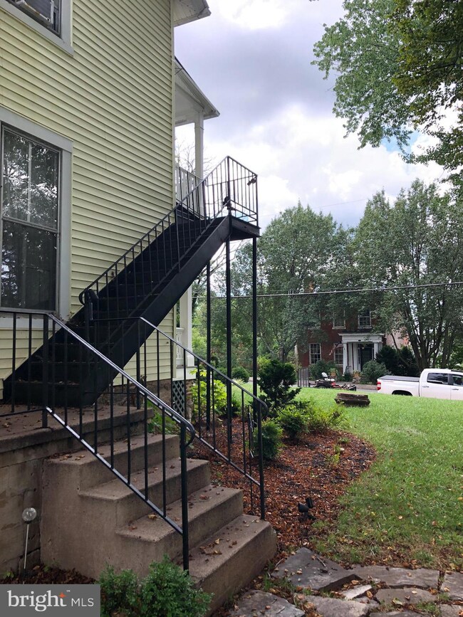 185 Main St unit 187, Warrenton, VA 20186 - photo 2