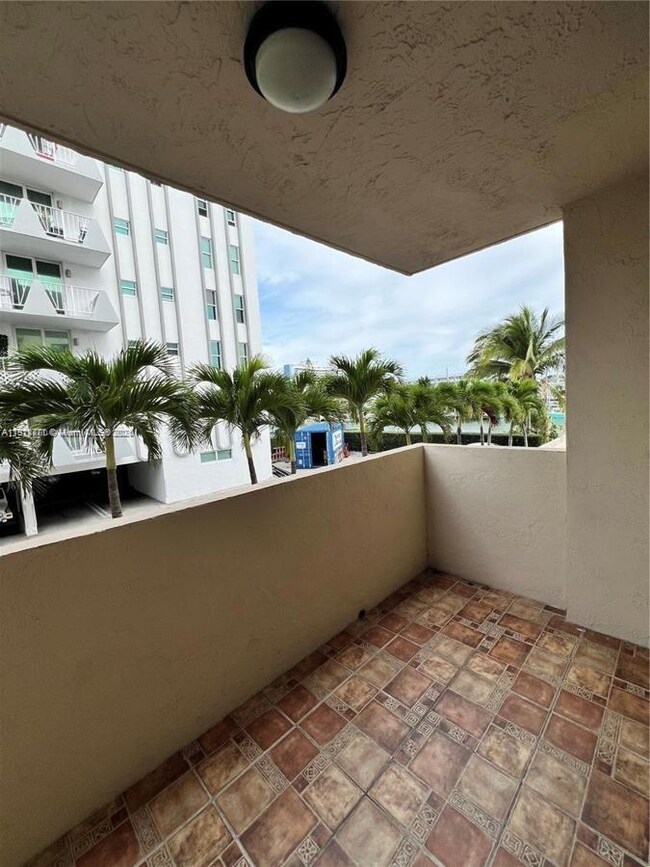 7125 Bay Dr unit 205, Miami Beach, FL 33141 - photo 4