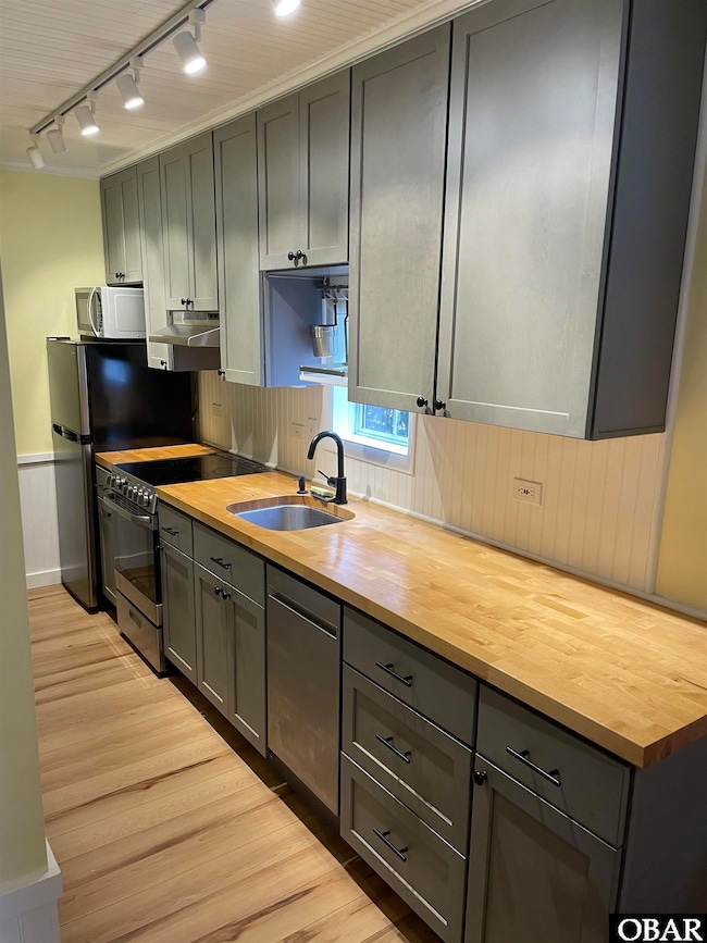 58 Howard St, Ocracoke, NC 27960 - photo 3