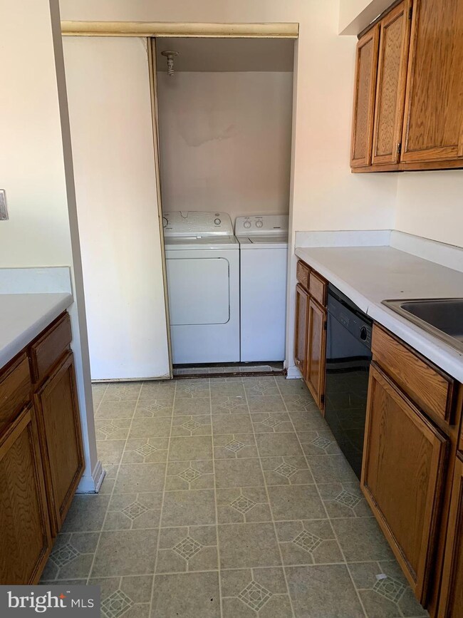 9760 Hagel Cir unit D, Lorton, VA 22079 - photo 4