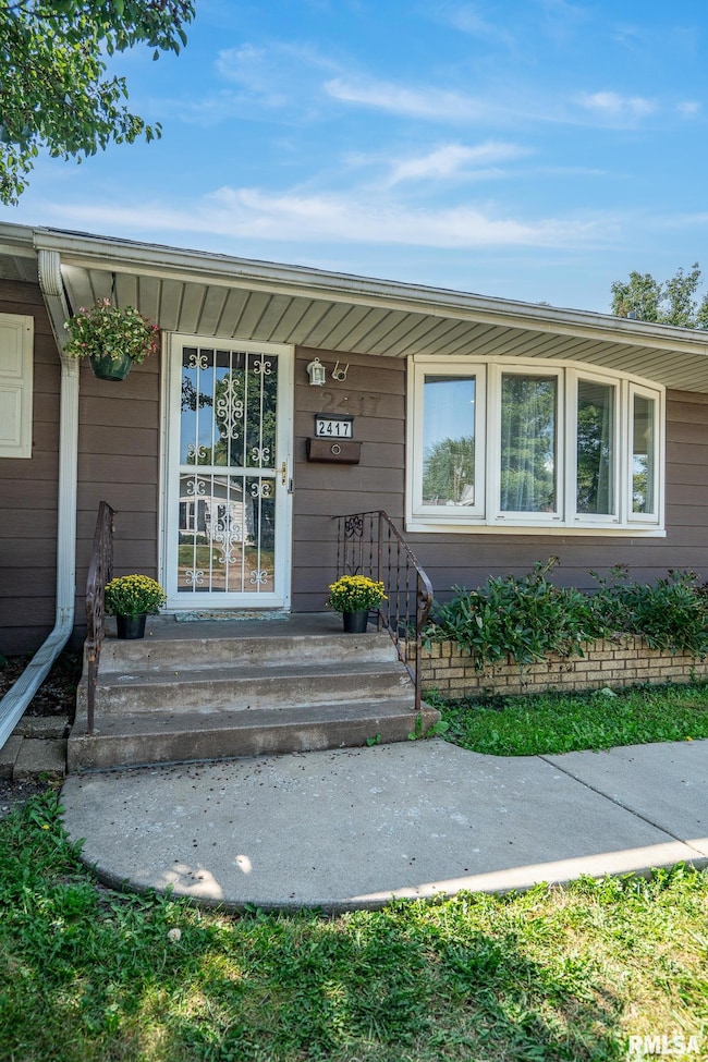2417 W 18th St, Davenport, IA 52804 - photo 2