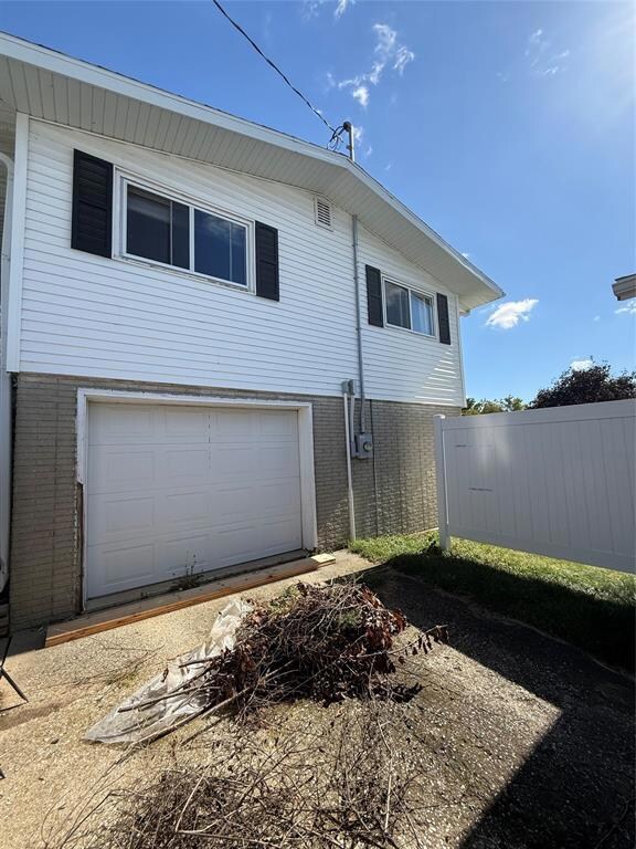 904 Guthrie St, Adair, IA 50002 - photo 2