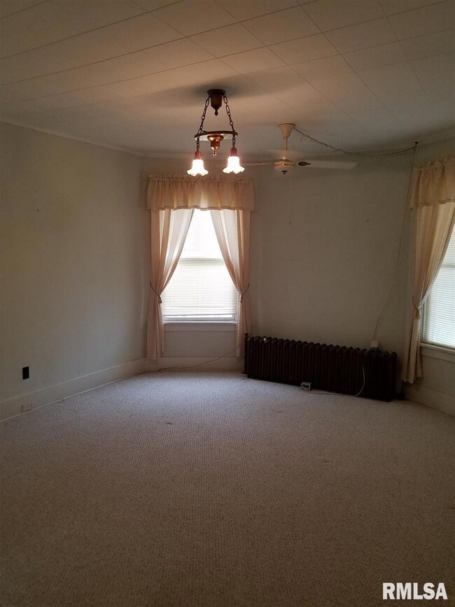 1109 W Locust St, Davenport, IA 52804 - photo 3