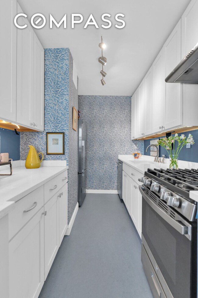 Lincoln Towers unit 22-H, New York, NY 10023 - photo 4