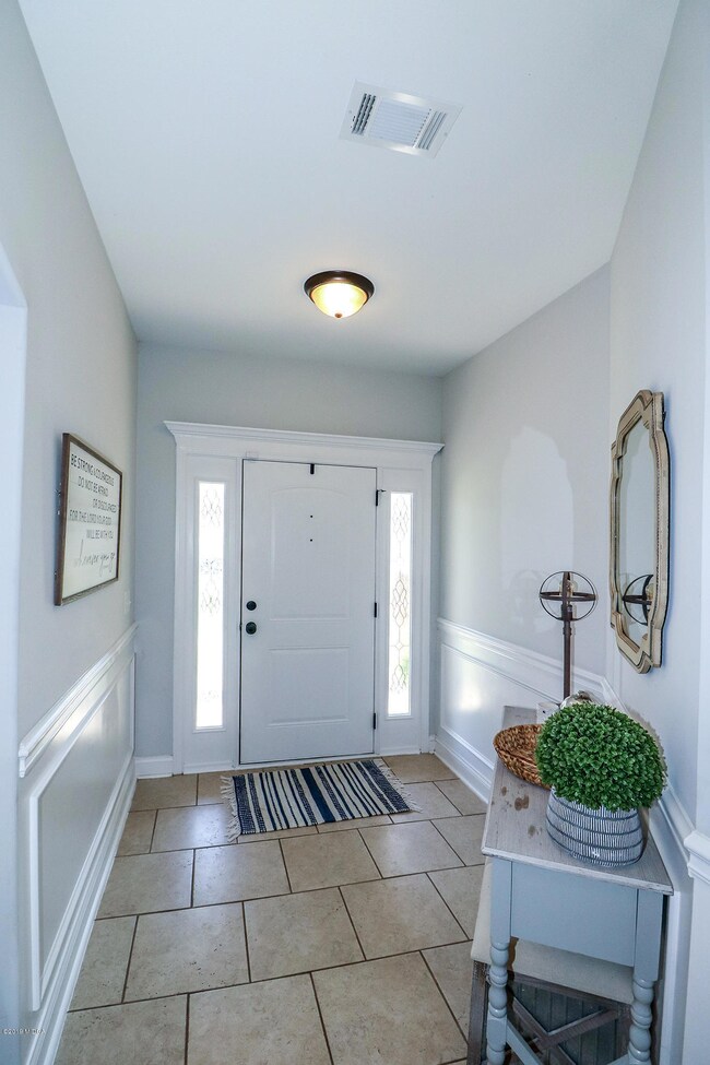 101 Belleview Ct - Foyer 3