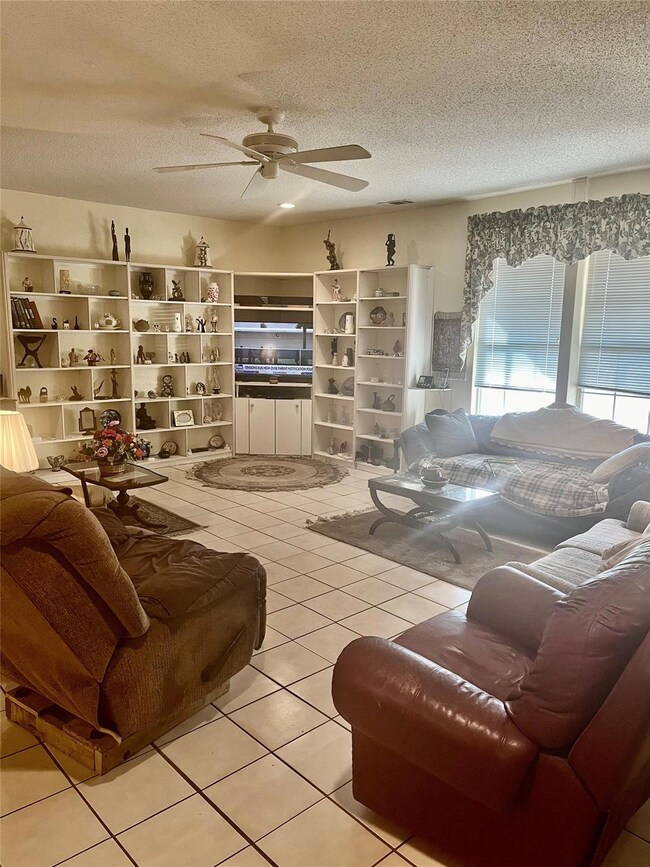Living Room - 707