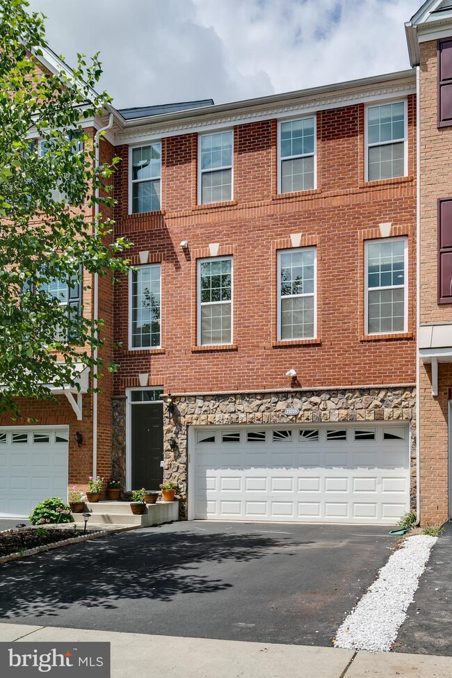 23255 Hanworth St, Ashburn, VA 20148 - photo 2