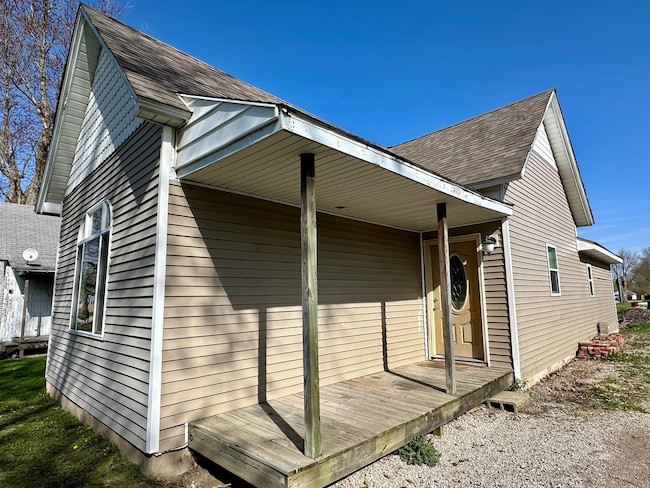 520 Maple St, Weldon, IL 61882 | MLS# MRD12017956 | Homes.com