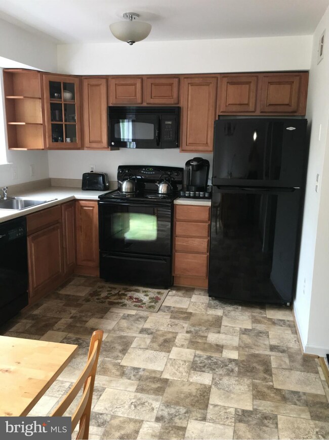 15281 Valley Stream Dr, Woodbridge, VA 22191 - photo 6