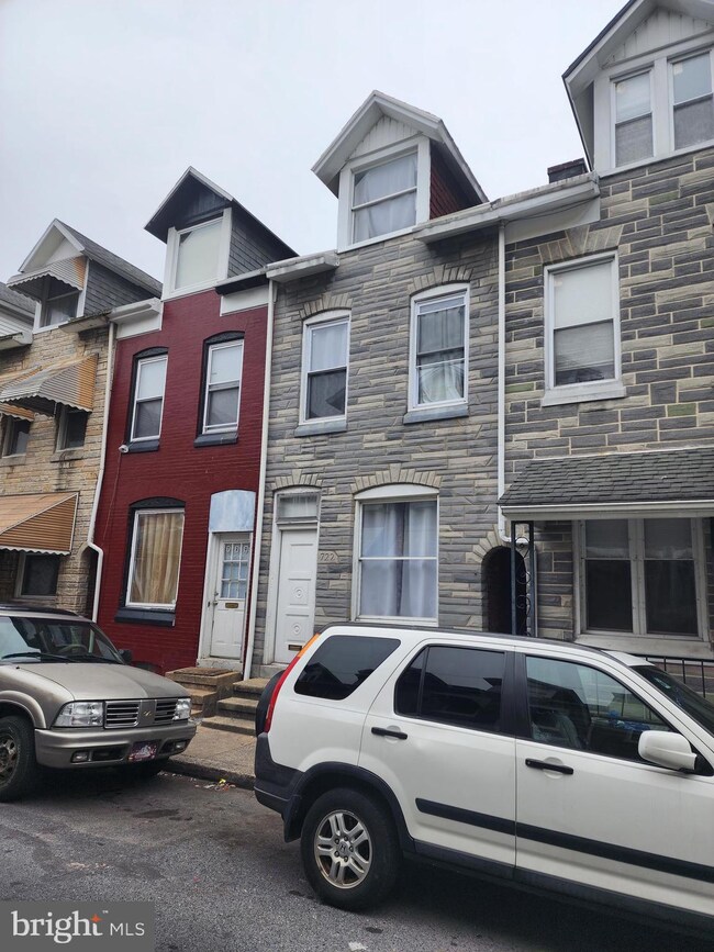 722 Locust St, Reading, PA 19604 - photo 2