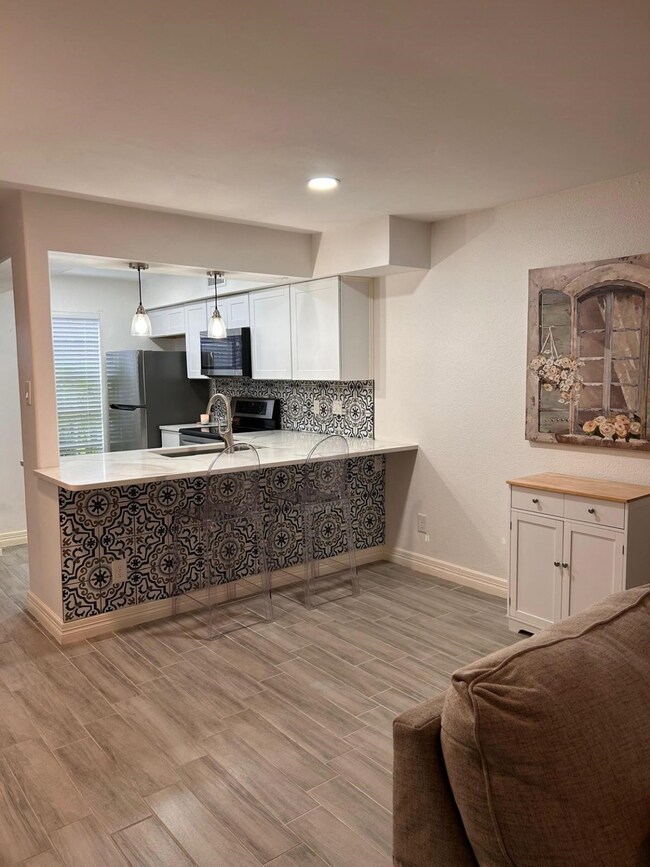 1715 Moritz Dr unit 7, Houston, TX 77055 - photo 6