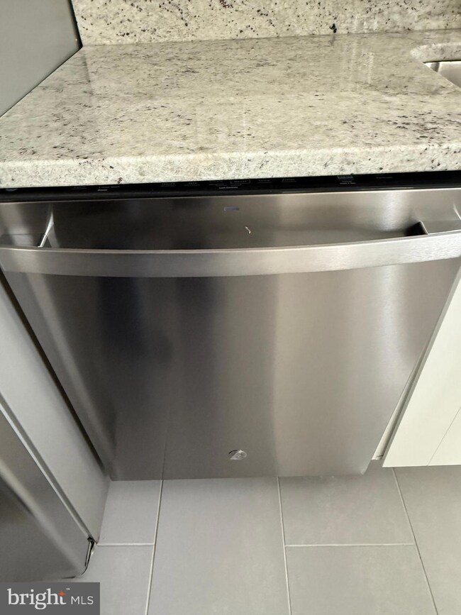 4654 36th St S unit B, Arlington, VA 22206 - photo 7