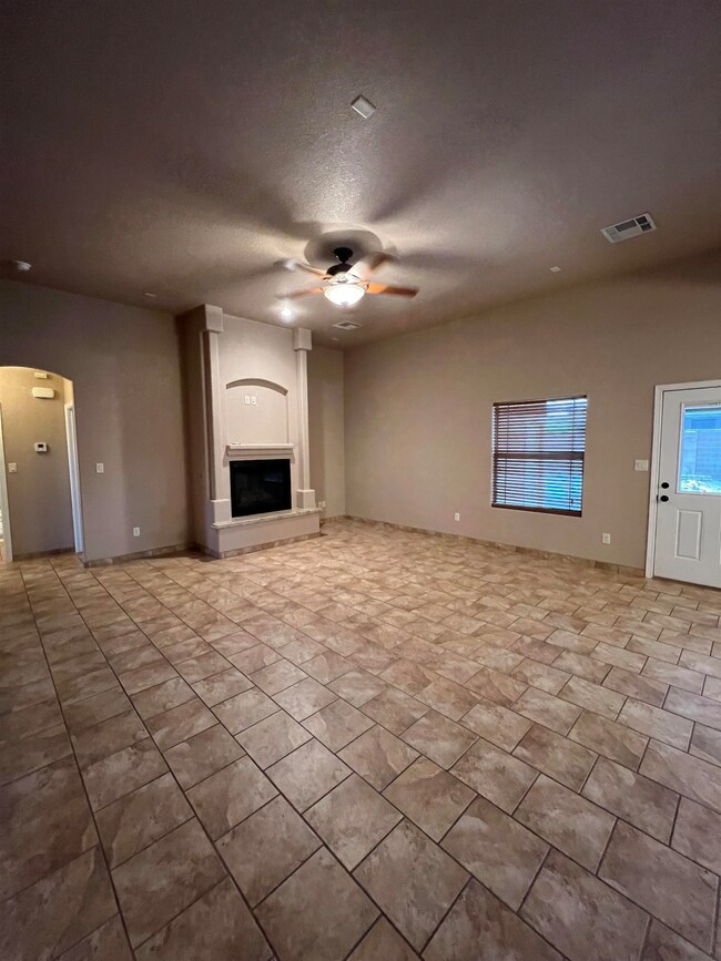 942 Hermoso El Sol, Alamogordo, NM 88310 - photo 3