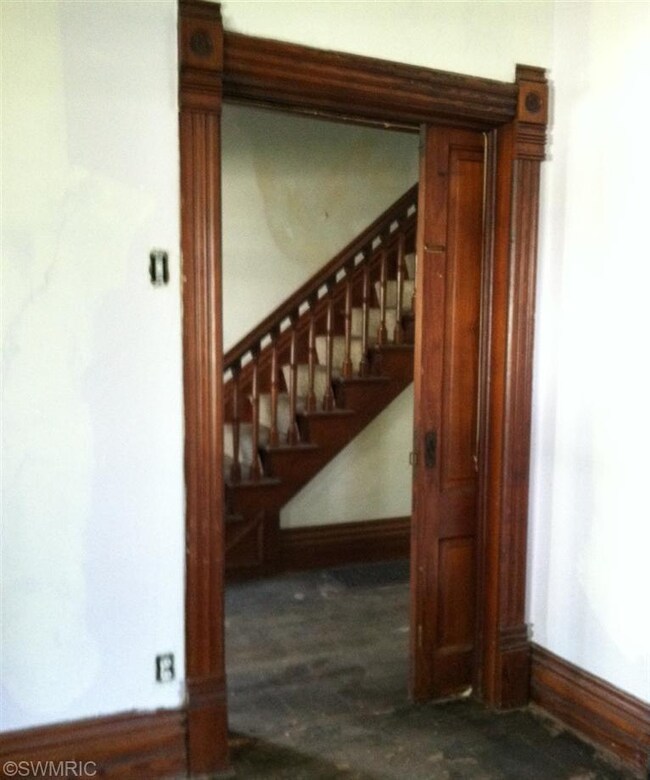 212 S Elm St, Three Oaks, MI 49128 - photo 2